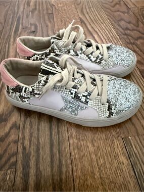 ShuShop Silver Glitter Star Sneakers with Pink Heel